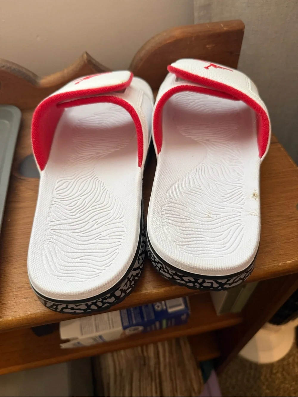 Men’s Jordan 3 Slides- Size 10 - Picture 3 of 5
